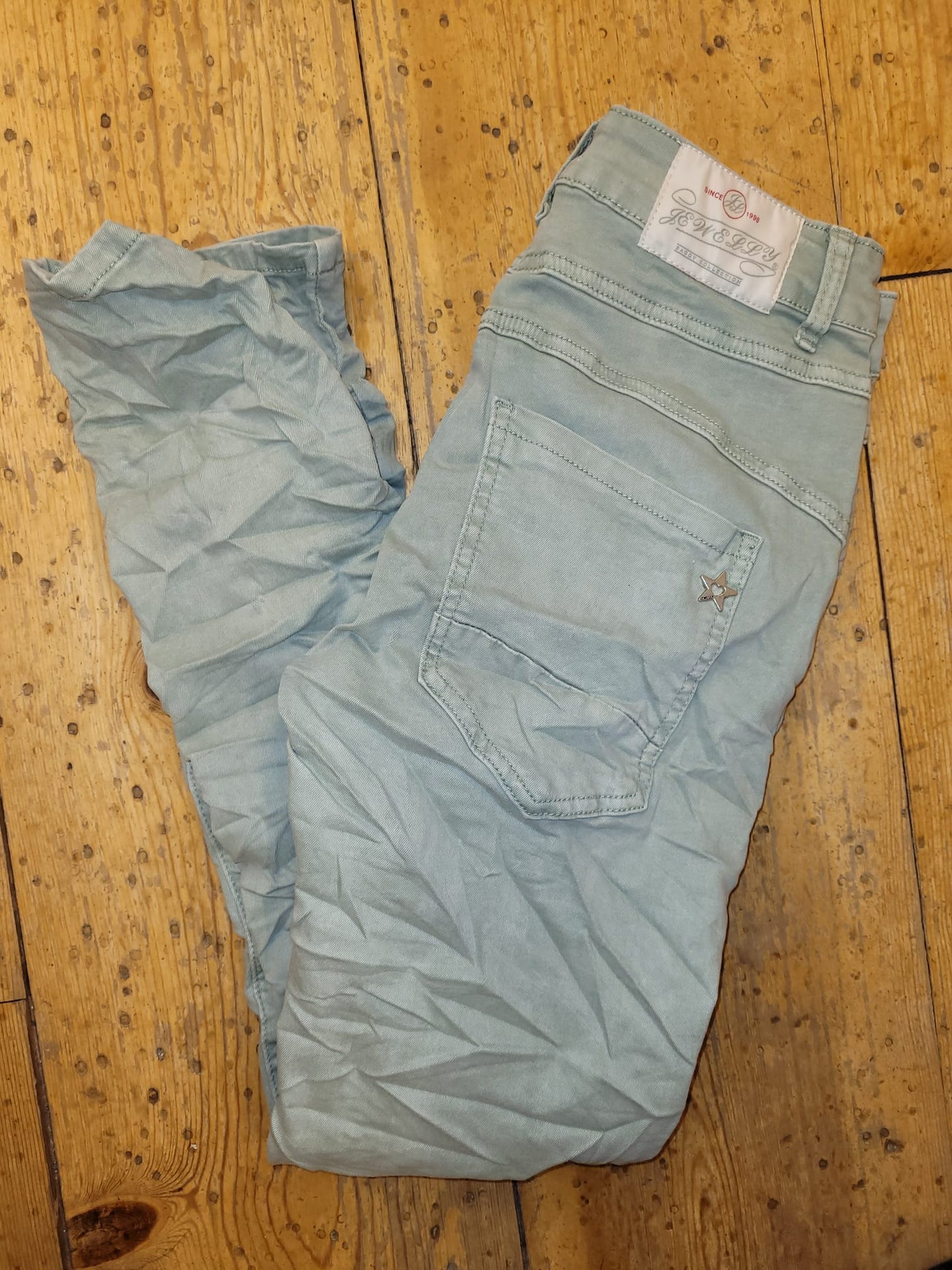 Jewelly Jeans - Twill Light Green met sierknopen