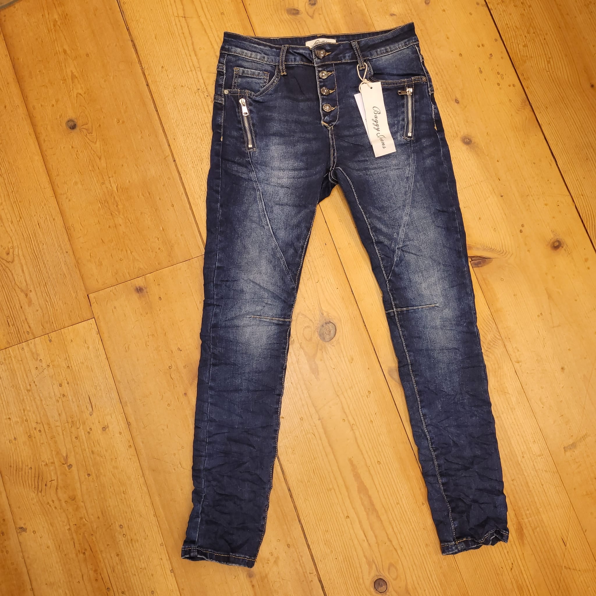 Jewelly Jeans - Dark Used met ritsjes en sierknopen